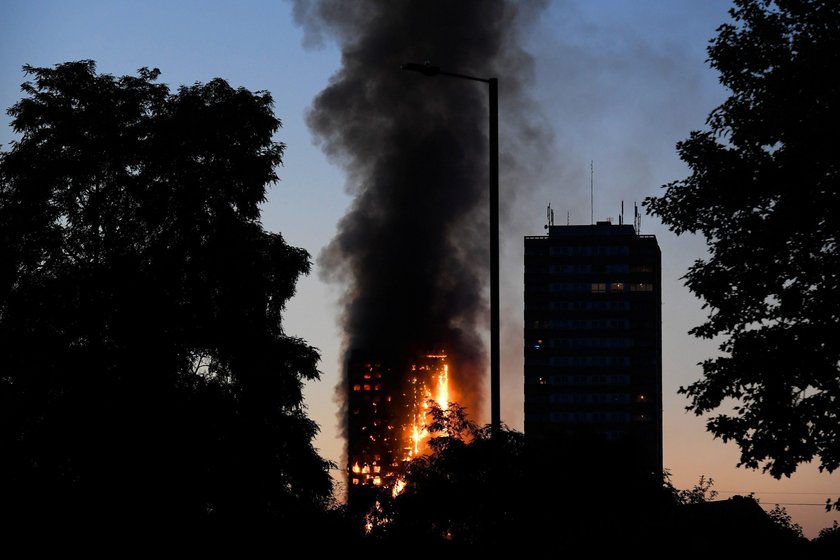 Spłonął apartamentowiec. "Ludzie skakali z okien, to było piekło"