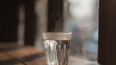 Codziennie wypij na czczo szklankę ciepłej wody. Efekt robi wrażenie
