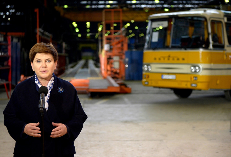Premier Beata Szydło w fabryce "Autosan" w Sanoku