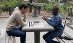 Roger Federer zamienił kort na szachownicę i na początek dostał lekcję. Ograł go 12-letni uchodźca