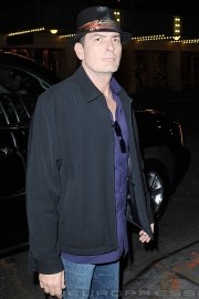 28510_charlie-sheen-270-d0002042E2410d219f170