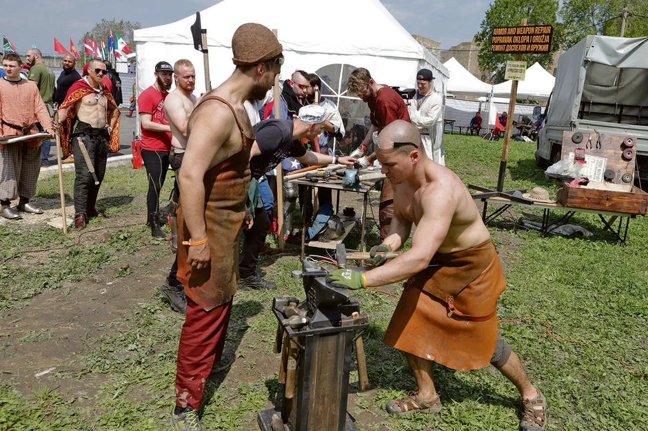 Više od 2.000 vitezova se okupilo podno tvrđave