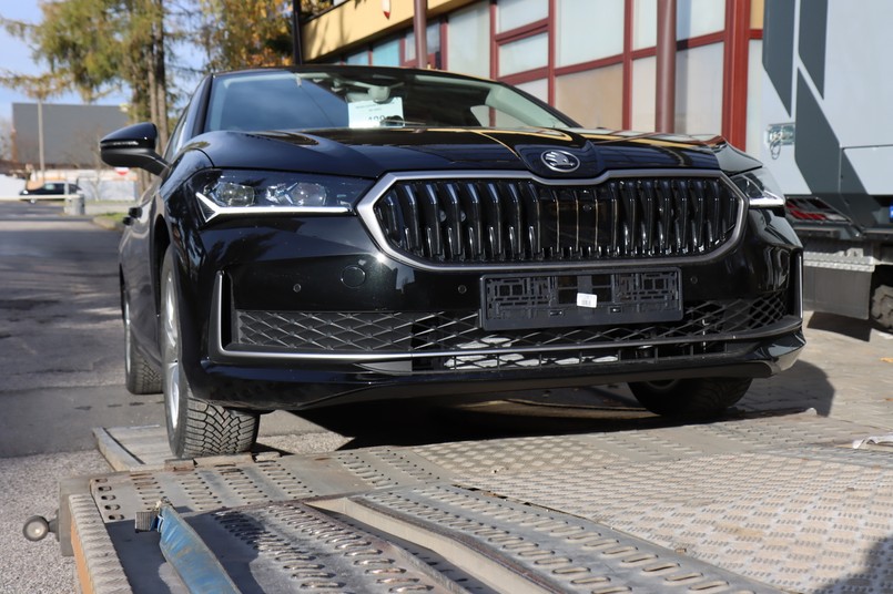 Skoda Superb - nowy nieoznakowany samochód policji