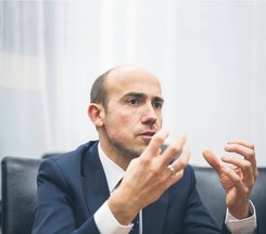 PiS odpowiada Budce. 'Tryb wymiany kandydata odpalony'