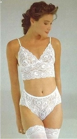 Zobacz młodą Carlę Bruni w bieliźnie