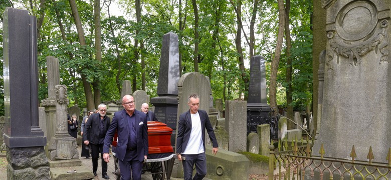 Pogrzeb wykonawcy "Konika na biegunach". Na taki gest zdobył się Piotr Zelt [FOTO]