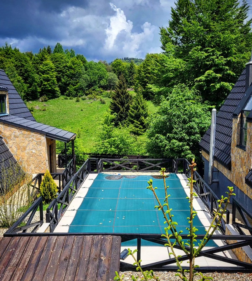 Mateja Kežman sa ženom napravio kuću na planini