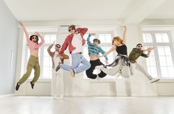 Nie uczą się, nie pracują. Młode pokolenie bezczynne i w kryzysie, czyli co to jest NEET