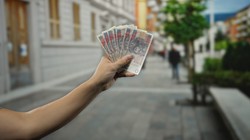 Bony turystyczne 2025. Warmińsko-Mazurski Bon Turystyczny i Podlaski Bon Turystyczny. Nawet do 500 zł dofinansowania na wyjazd. Wnioski można składać już od września