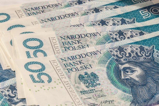 Kursy walut: Złoty w piątek mocniejszy do euro, słabszy do dolara