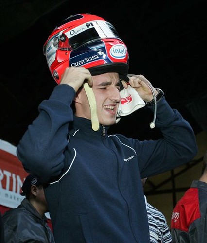 KRAKOWROBERT KUBICA NA TORZE GOKARTOWYM PO KONFERENCJI PRASOWEJNZ ROBERT KUBICA2006 11 16FOTO MICHAL STAWOWIAK KRAKFOTO