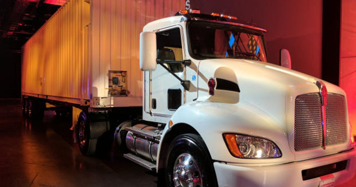 Amazon AWS Snowmobile ciężarówka do "przewozu