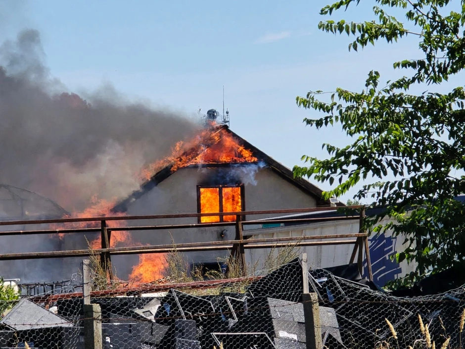 Požar je zahvatio jedan objekat