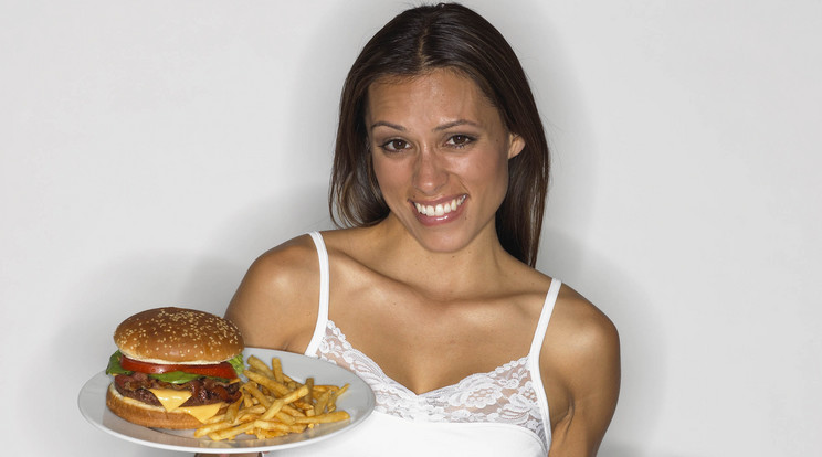 Ha az étrendünkön változtatunk, több salátát és sovány húst eszünk hamburger helyett, fogyni kezdünk Fotó: Northfoto