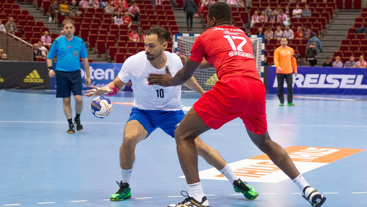 W meczu turnieju kwalifikacyjnego do igrzysk olimpijskich w Rio de Janeiro Tunezja pokonała Chile 35:29 (17:12). Do zwycięstwa poprowadził drużynę Hafedha Zouabiego Oussama Boughanmi. O godzinie 20:30 rozpocznie się spotkanie Polska–Macedonia.