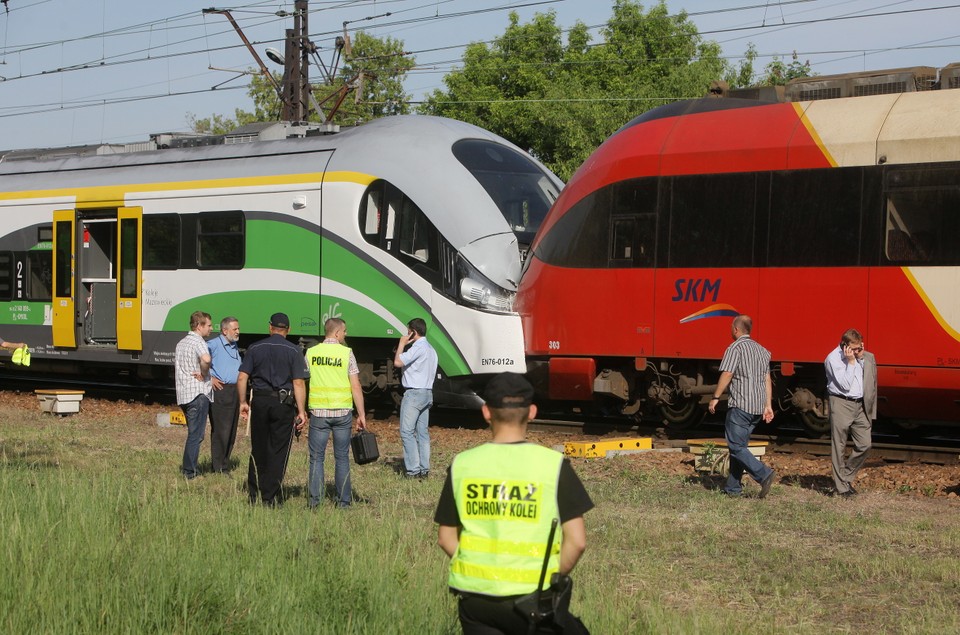 WARSZAWA POCIĄGI ZDERZENIE