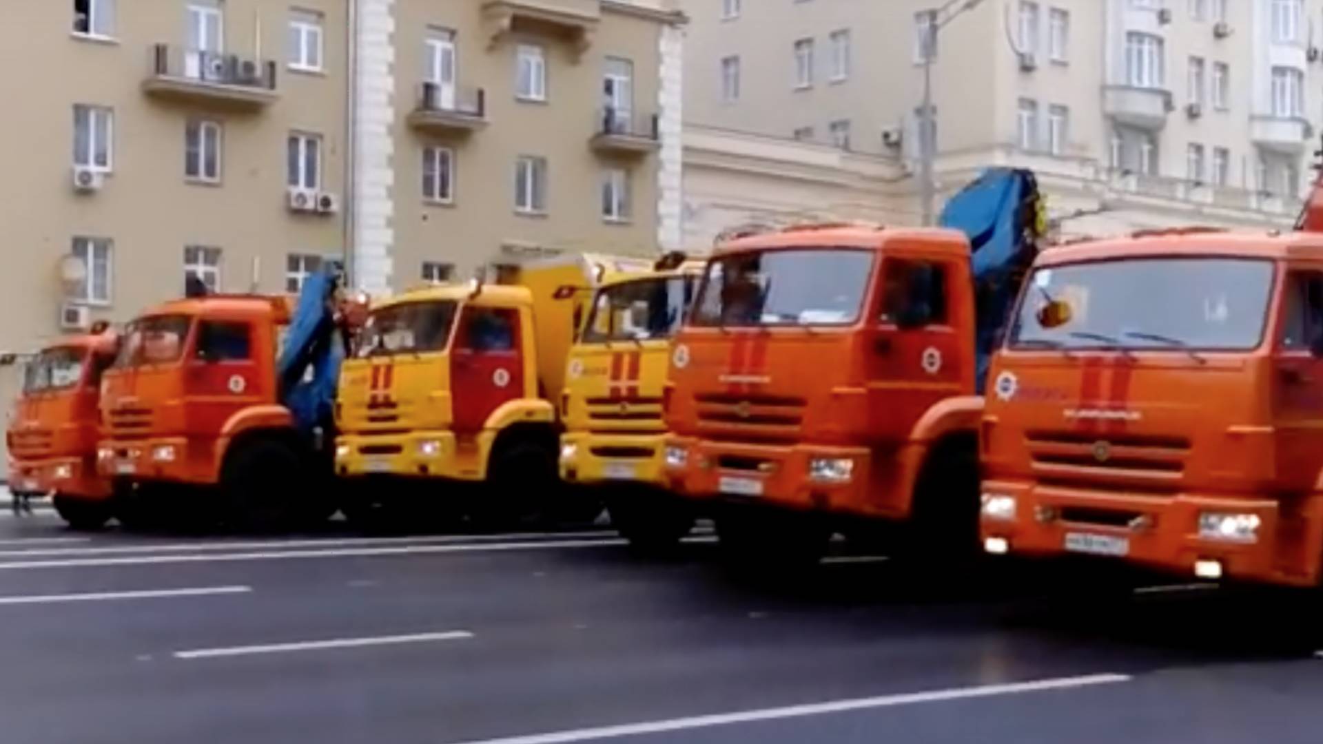 Keď prehliadka, tak poriadna: Moskva zorganizovala prehliadku smetiarskych vozidiel