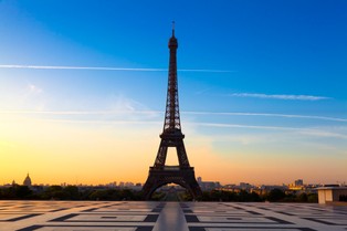 Przerażona islamem Francja wraca do katolickich korzeni