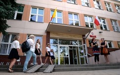 Pogrzeb gimnazjum i oświatowy powrót do przeszłości