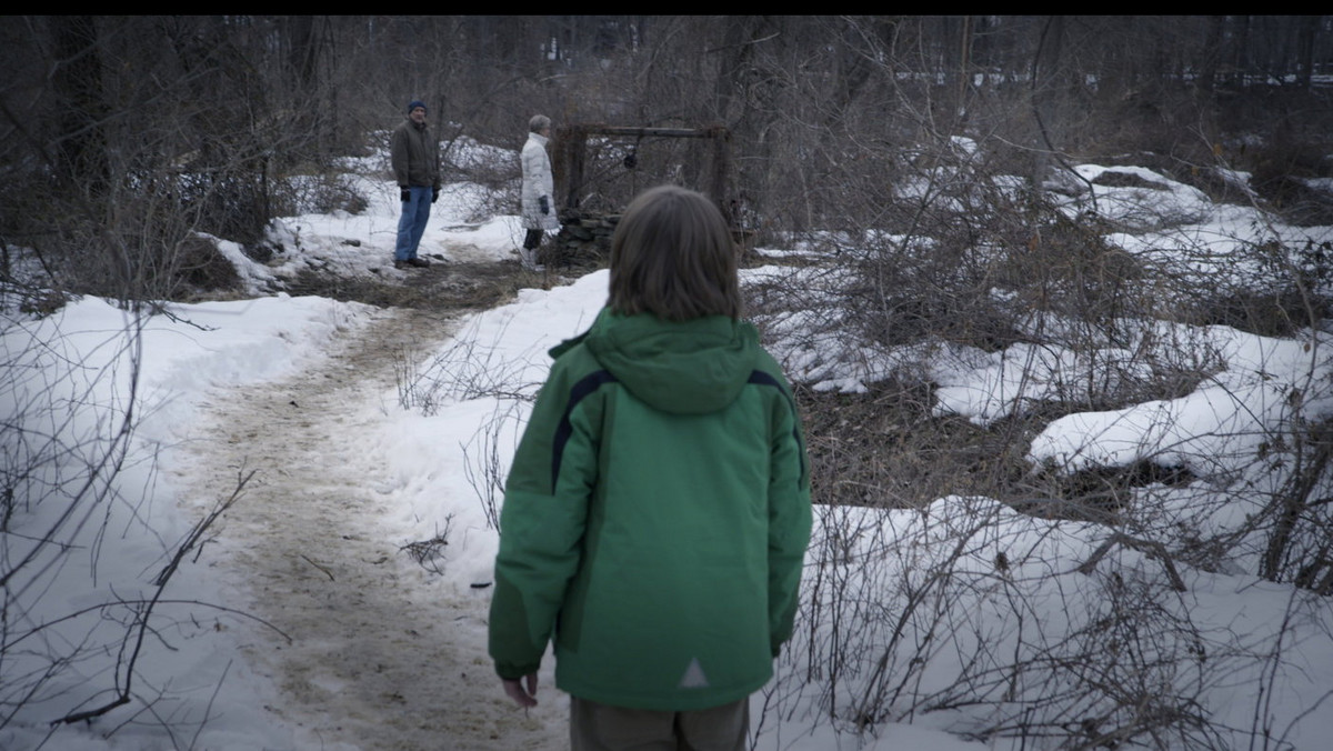 A jednak można z formuły found footage wyciągnąć jeszcze coś kreatywnego. Udowadnia to "Wizyta" M. Night Shyamalana, horror komediowy opowiadający o dwójce dzieciaków, które wyjeżdżają na kilka dni na położoną na odludziu farmę, by spędzić trochę czasu z dziadkami, których nigdy wcześniej nie poznali. A ci z każdym kolejnym dniem niepokoją coraz bardziej.