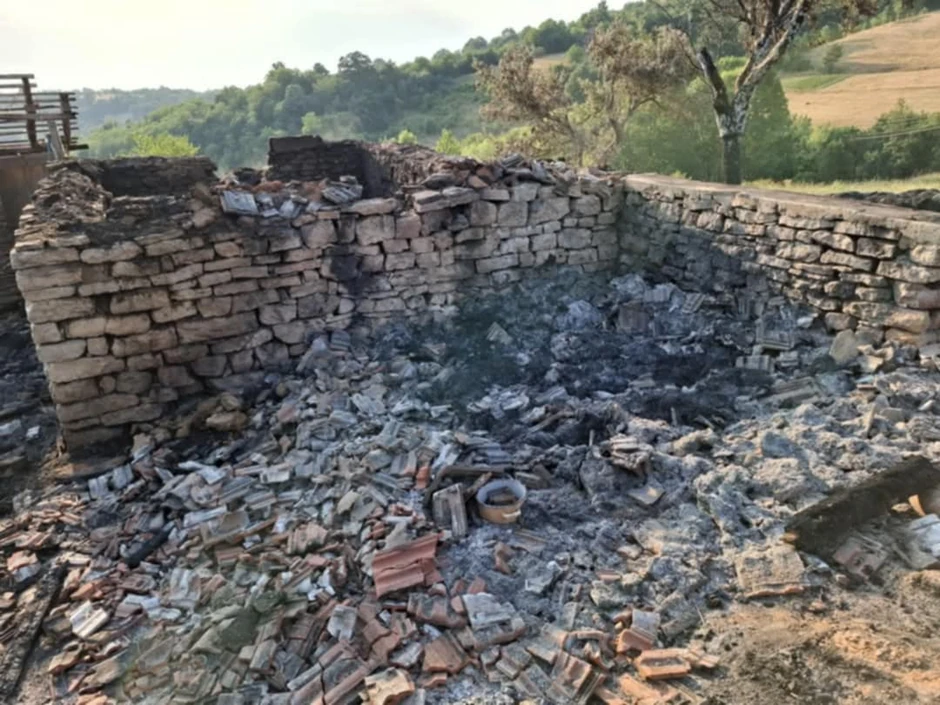 Porodici iz okoline Vranja potrebna pomoć nakon požara