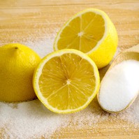 Vágjon félbe egy citromot, majd sózza meg: az olasz háziasszonyok titkos trükkje, amit Ön is imádni fog