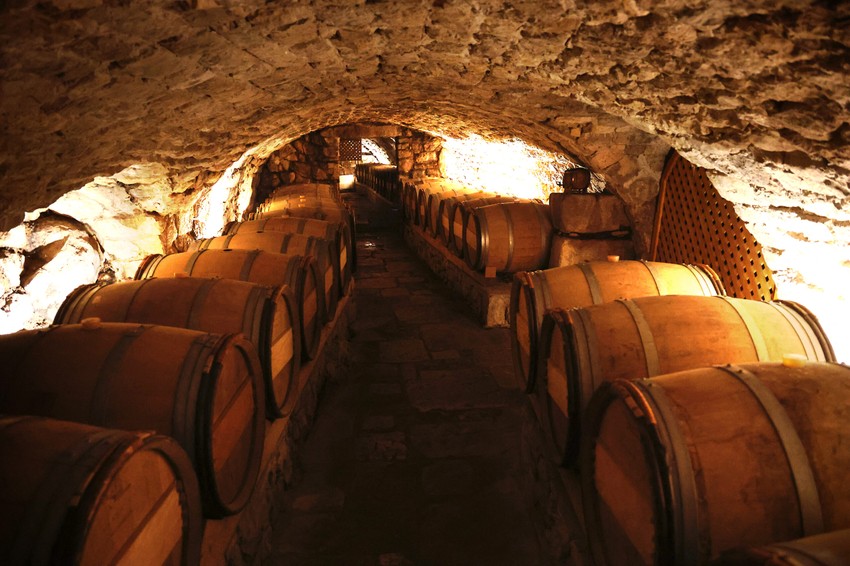 manastir-Tvrdos-podrum-vino-bure-foto-M-Jakovljevic-ringier-scaled