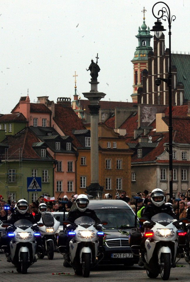 Polacy żegnają Lecha Kaczyńskiego