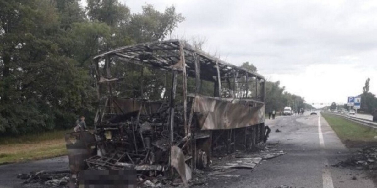 Tragiczny wypadek na Ukrainie. Autobus jadący z Polski zderzył się z ciężarówką i stanął w płomieniach.