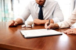 reforma pip przyjęta przez senat. inspektorzy będą mogli przekształcać umowy b2b w etat. ustawa czeka na podpis prezydenta