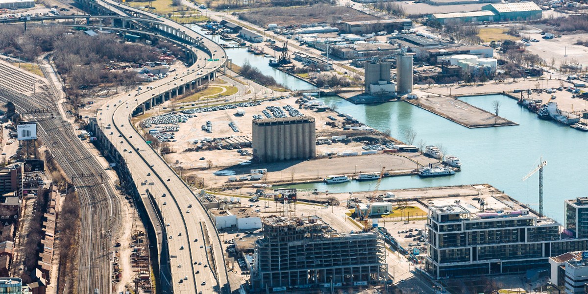 Widok na nabrzeże Toronto, gdzie ma powstać osiedle Quayside