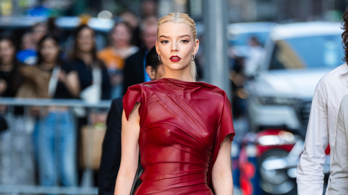 Anya Taylor-Joy pucérruhája a legvadabb álmainkat is felülmúlja