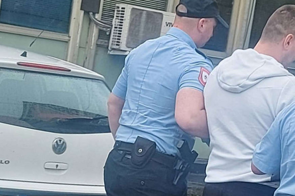 Džipom se spuštao niz stepenice na Tržnici u Banjaluci: Policija uhapsila državljanina Hrvatske