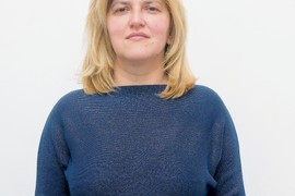 Ceca iz Grocke se malo ugojila, pa smo joj pokazali kako da odećom SAKRIJE ŠLAUF, frizer Boban joj je izvukao TOPLE PRAMENOVE, a šminkerka licu dala svežinu! Pogledajte sad tu promenu!