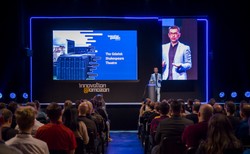 Sztuczna inteligencja poprowadziła konferencję