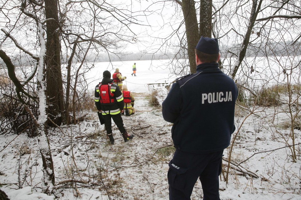 Służby nad jeziorem Gil Mały