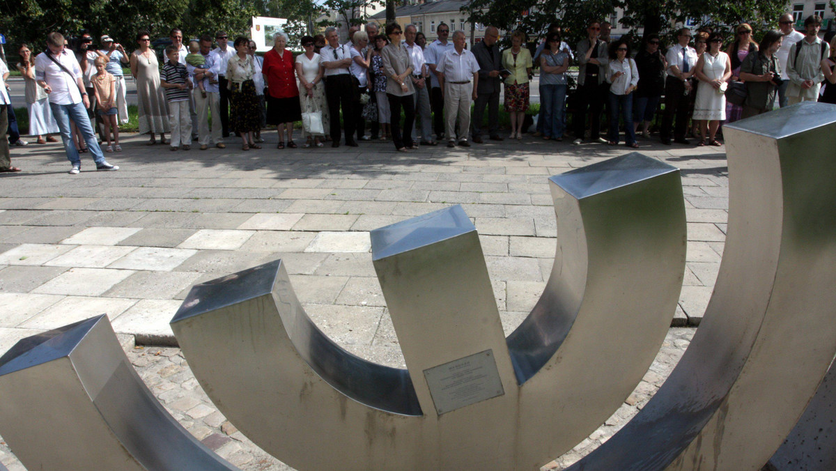 4 lipca po raz kolejny odbędą się obchody upamiętniające pogrom kielecki z 1946 roku. 67 rocznicę tego wydarzenia zapoczątkuje zorganizowana w Muzeum Dialogu Kultur debata  "Co się stało w Kielcach po wojnie" - informuje um.kielce.pl.