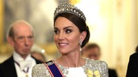 Károly király tűzben ég, Katalin hercegné beazonosíthatatlan - mégis mit szimbolizálnak a királyi portrék a szakértő szerint?