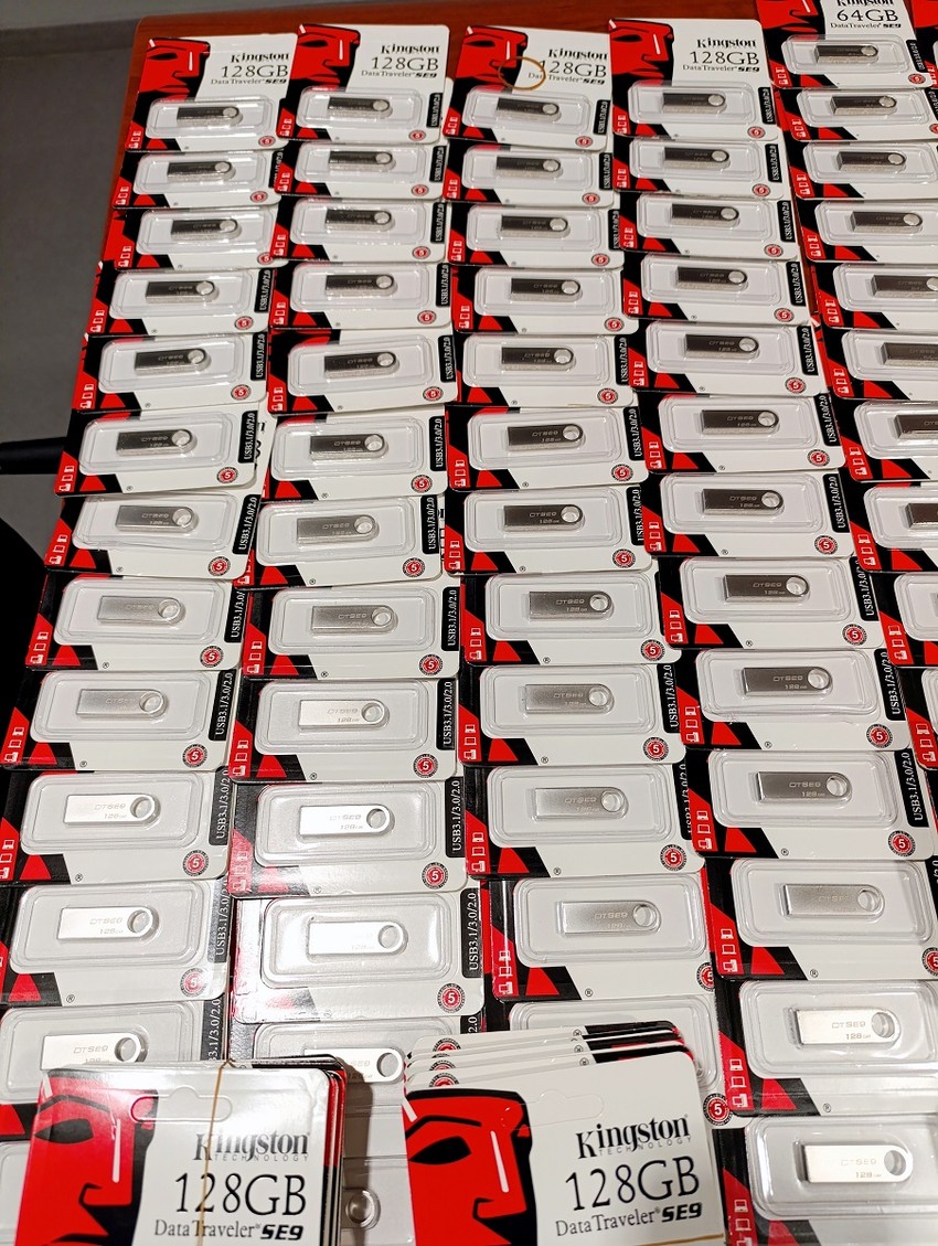 Memorijske kartice i cigarete 