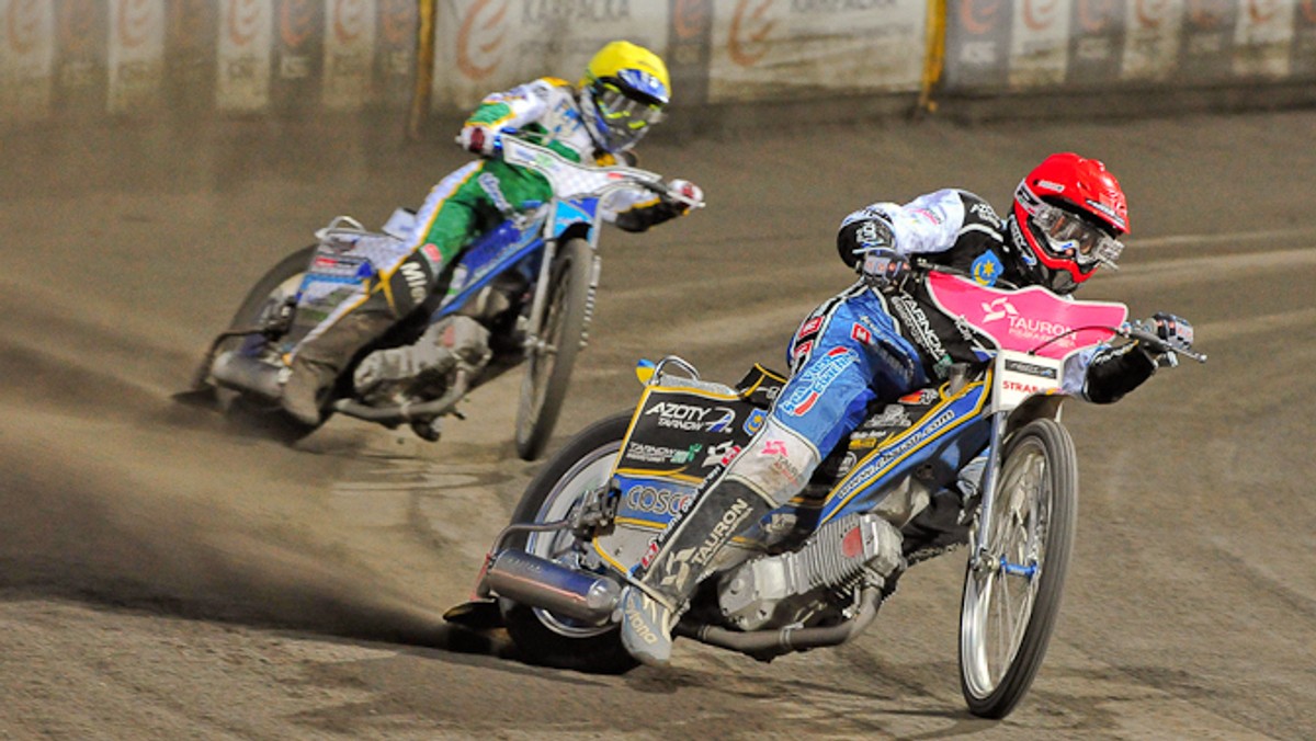 Przed nami ostatnia runda zasadnicza Speedway Ekstraligi. Wiemy już na pewno, że pięć drużyn zapewniło sobie pewny awans do fazy play-off. Wielką niewiadomą pozostaje, która z ekip dołączy do wyżej wspomnianych i zajmie premiowaną szóstą lokatę. To z kolei rozstrzygnie się w spotkaniu Tauronu Azotów Tarnów z Betardem Spartą Wrocław. W czternastej kolejce odbędą się trzy mecze, gdyż spotkanie pomiędzy Unią Leszno i Włókniarzem Częstochowa rozegrano awansem.