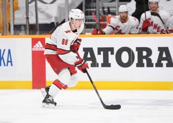 Hokeiści Carolina Hurricanes o krok od wyrównania rekordu ligi NHL