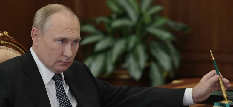 Putin wymienia dowódców na froncie, ale wewnętrznych walk nie uciszy