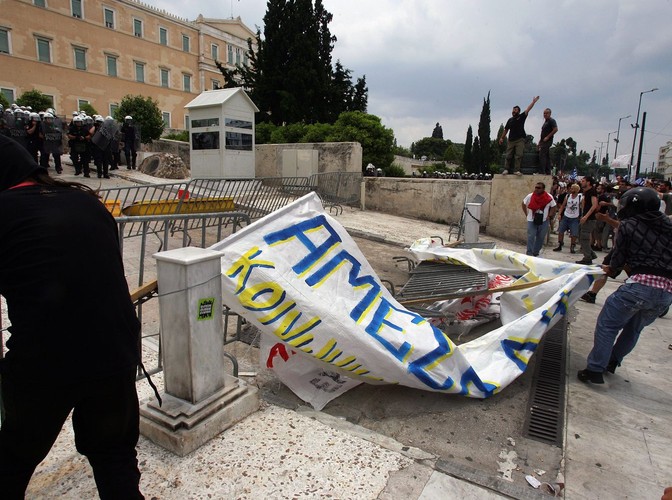 Policja zamknęła część Aten
