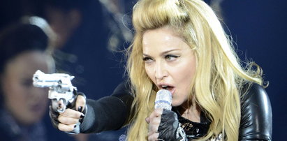Madonna celowała bronią w publiczność