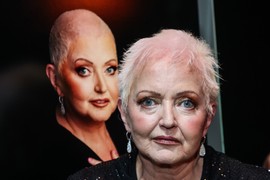 ČUVENA PEVAČICA UMRLA U 65. GODINI: Dva puta se borila sa rakom dojke, nastupala sa svojim sestrama, napisala najprodavanije memoare i bila VELIKI HUMANITARAC