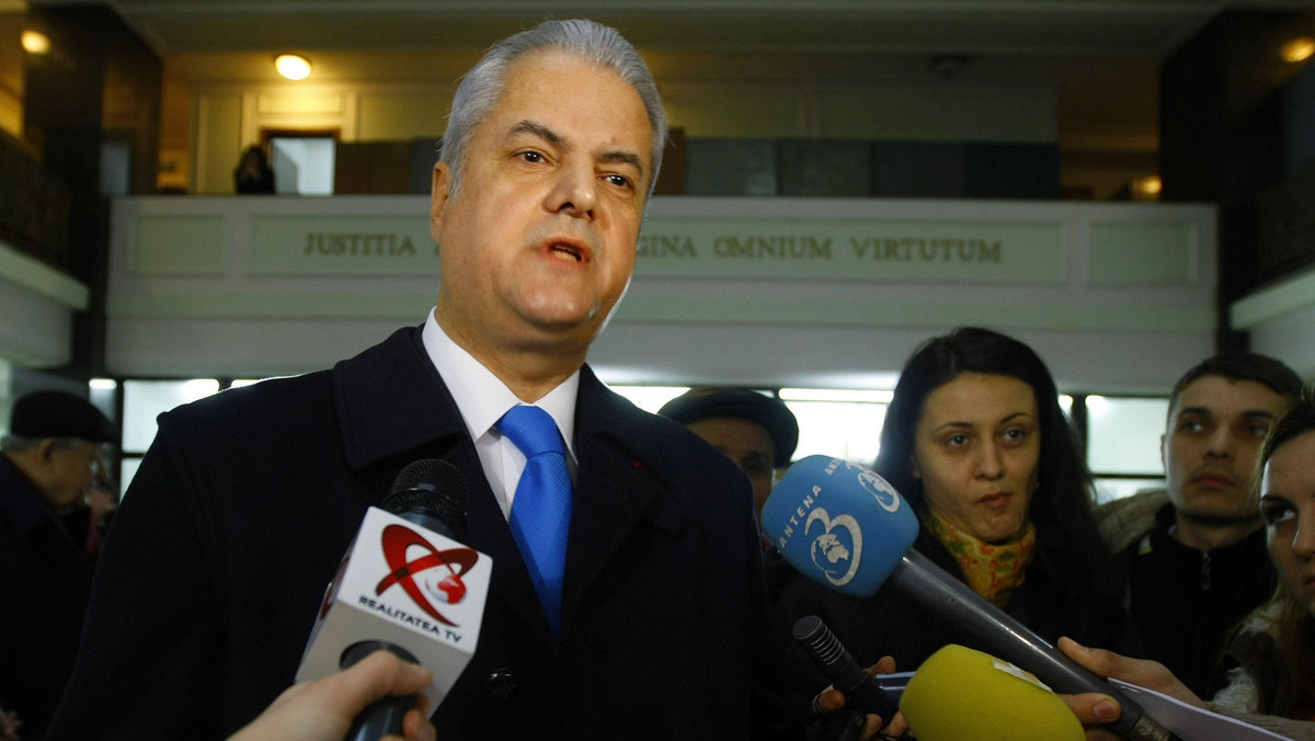 Były premier Rumunii Adrian Nastase został skazany w poniedziałek na dwa lata więzienia za nielegalną zdaniem sądu zbiórkę funduszy na kampanię prezydencką w 2004 roku. Nastase, który uważa, że sprawa przeciw niemu ma podłoże polityczne, zapowiedział apelację.