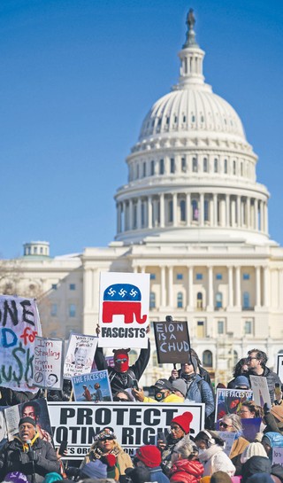 Trump nie napotyka oporu. Demokraci bez pomysłu