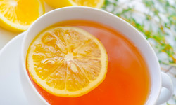 Czy herbata z cytryną szkodzi zdrowiu? Rady dietetyka