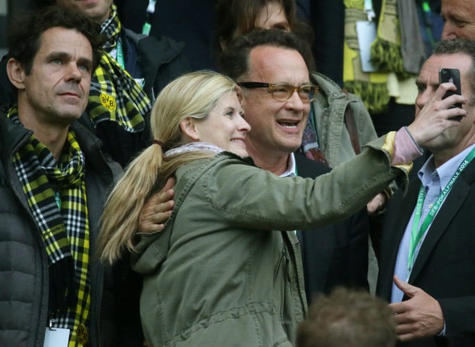 Tom Hanks oglądał Roberta Lewandowskiego. Aktor był na meczu Polaka