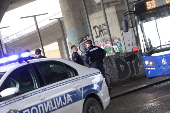 BUGARKA (30) OPLJAČKALA ŽENU U GRADSKOM PREVOZU U BEOGRADU Iz torbe joj uzela 600 evra, odmah uhapšena